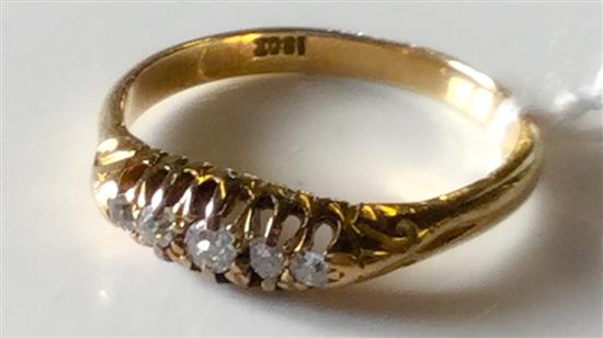 18ct gold and 5 stone diamond ring(-)